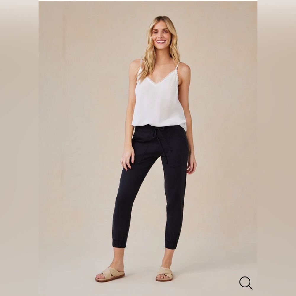 Like New - Bella Dahl Pocket Jogger in Vintage Black